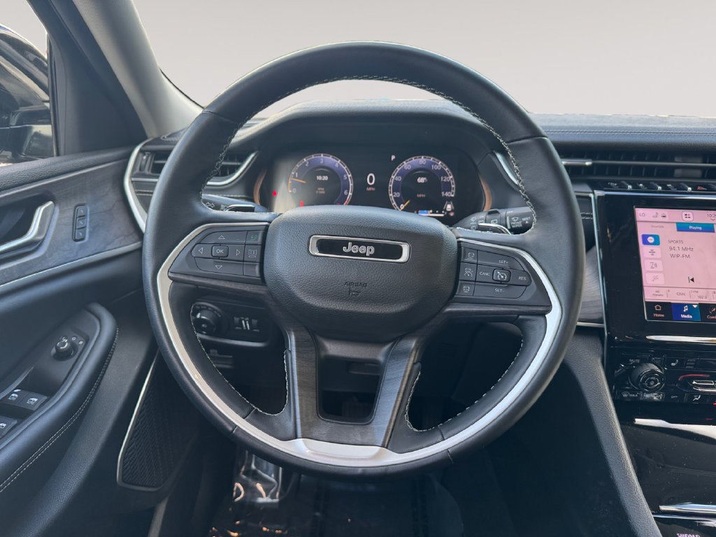 Used 2022 Jeep Grand Cherokee Limited AWD/4WD image 12