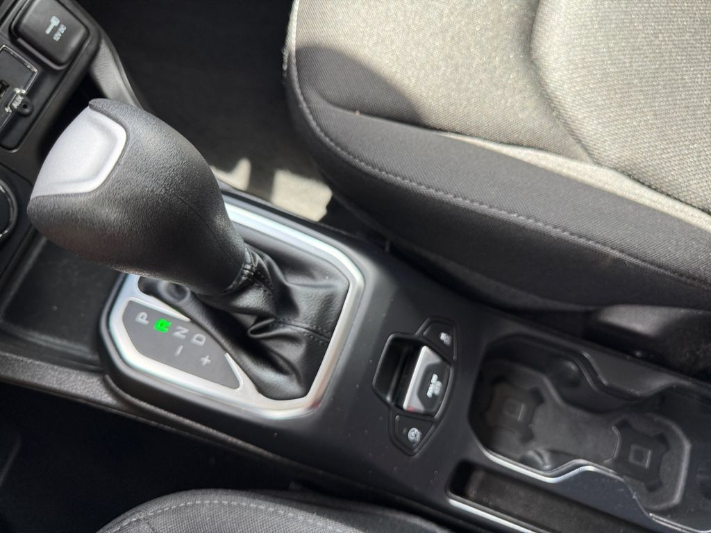 Used 2023 Jeep Renegade Latitude AWD/4WD image 36