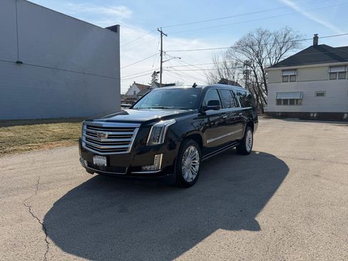 Used 2020 Cadillac Escalade ESV Platinum image 3