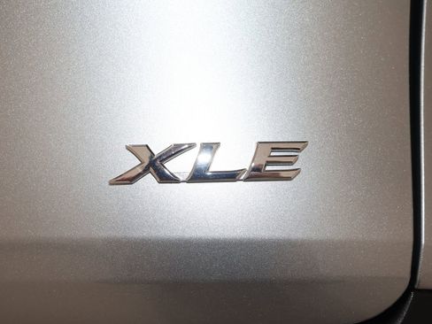 Used 2025 Toyota Sienna XLE image 34