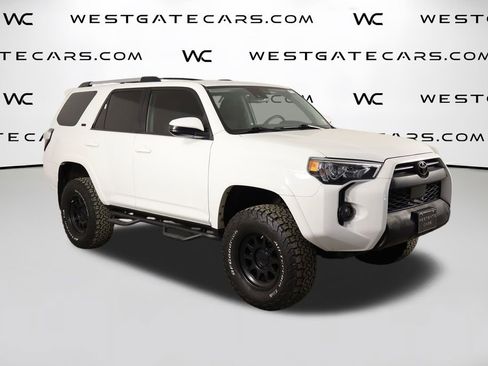 Used 2020 Toyota 4Runner SR5 AWD/4WD image 43