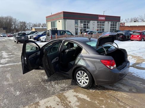 Used 2011 Chevrolet Cruze LS image 14