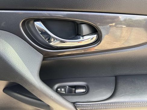 Used 2020 Nissan Rogue S w/ Special Edition Package FWD image 16