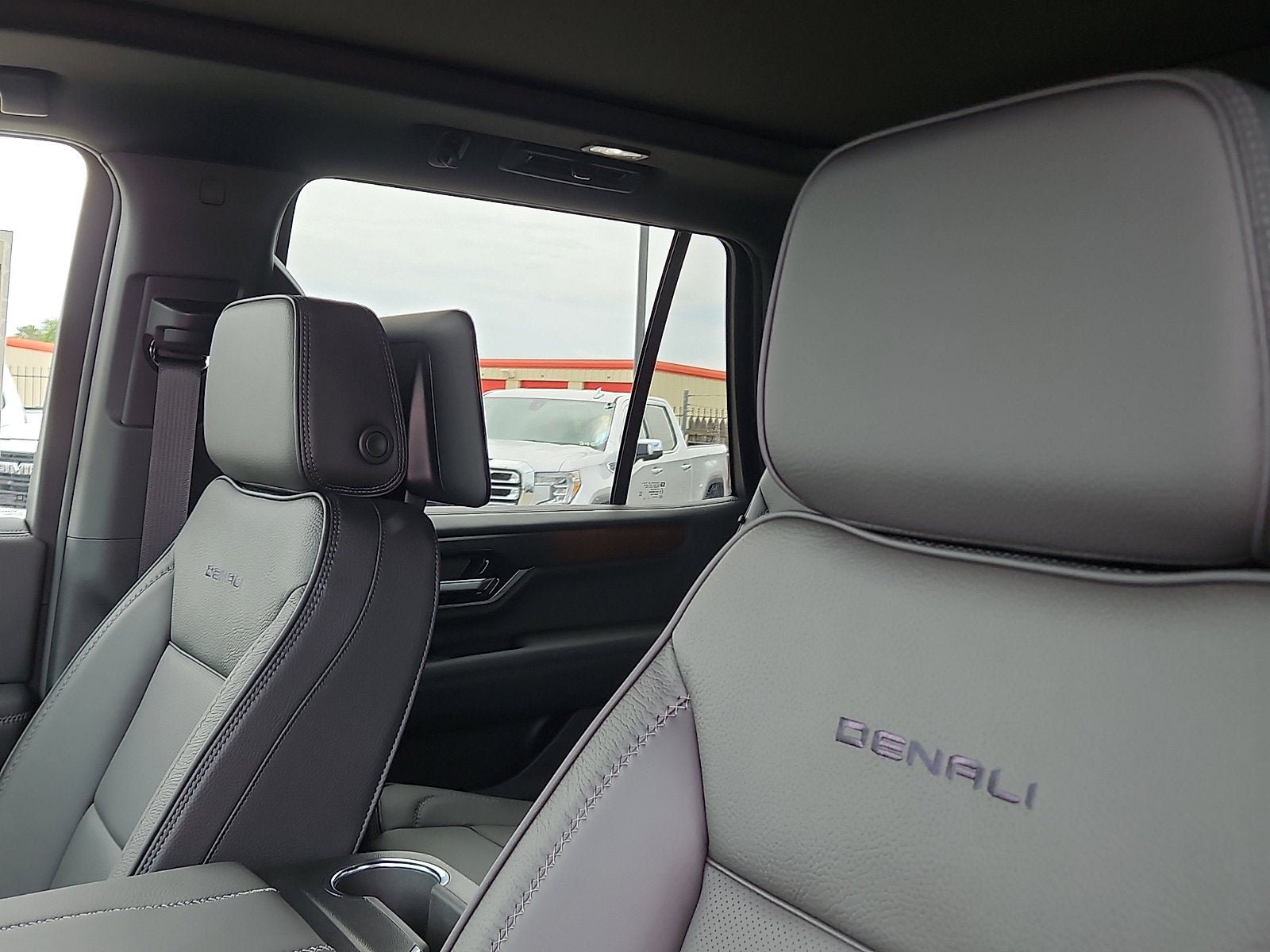 New 2026 GMC Yukon Denali w/ Advanced Technology Package AWD/4WD image 12