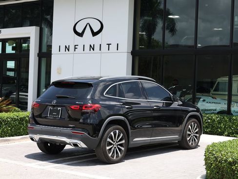 Used 2023 Mercedes-Benz GLA 250 4MATIC w/ Premium Package image 4
