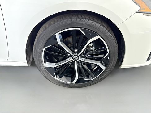 Used 2024 Nissan Altima 2.5 SR FWD image 32