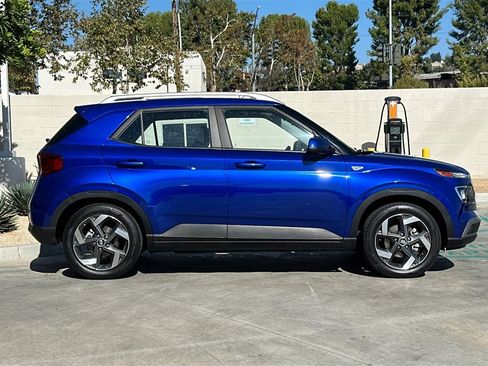 Used 2022 Hyundai Venue SEL image 6