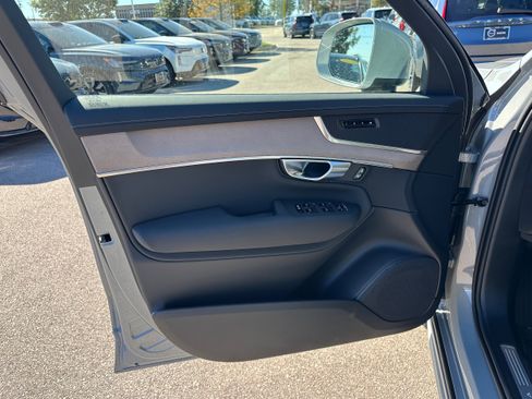 New 2026 Volvo XC90 B5 Core image 18