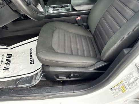 Used 2020 Ford Fusion SE image 10