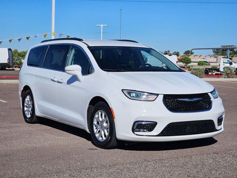Used 2022 Chrysler Pacifica Touring-L image 3
