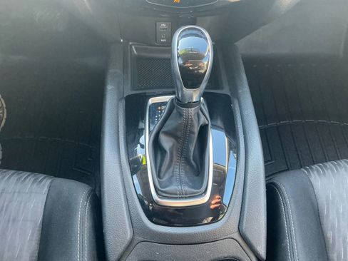 Used 2017 Nissan Rogue SV image 22