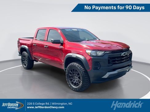 Certified 2025 Chevrolet Colorado Trail Boss AWD/4WD image 1