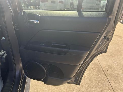 Used 2016 Jeep Patriot High Altitude image 15