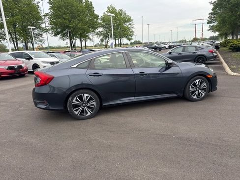 Used 2018 Honda Civic EX-L image 9