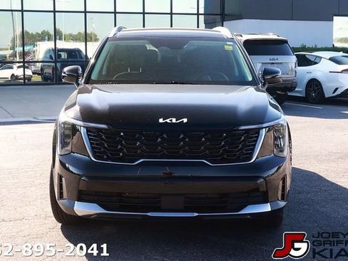 Certified 2025 Kia Sorento S w/ Panoramic Sunroof Package FWD image 2