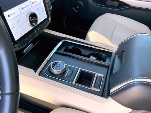 Certified 2024 Ford Expedition Platinum image 16