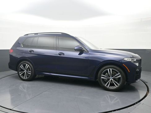 Used 2022 BMW X7 xDrive40i w/ M Sport Package image 3