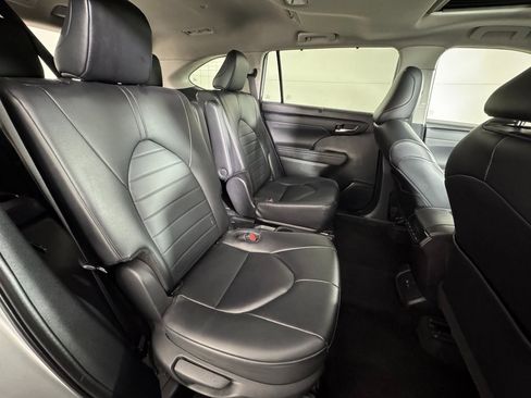 Used 2024 Toyota Highlander LE image 20
