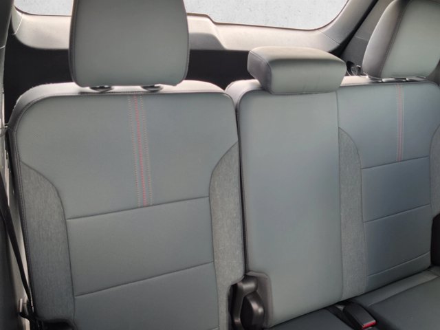 Certified 2025 GMC Acadia AT4 w/ Luxury Package AWD/4WD image 20