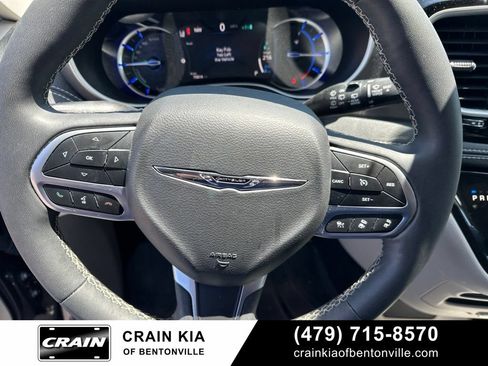 Used 2022 Chrysler Pacifica Touring-L FWD image 24