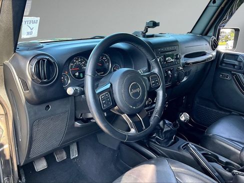 Used 2017 Jeep Wrangler Unlimited Sahara AWD/4WD image 16