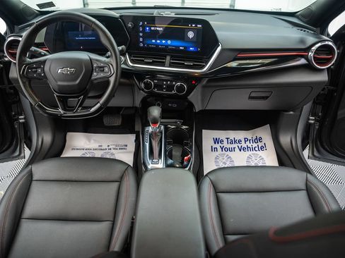 Used 2024 Chevrolet Trax RS w/ Sunroof Package FWD image 19
