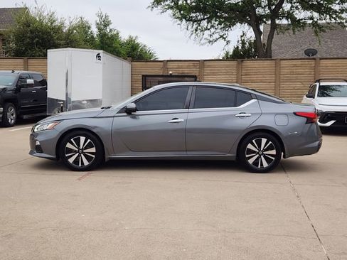 Used 2022 Nissan Altima 2.5 SV FWD image 12