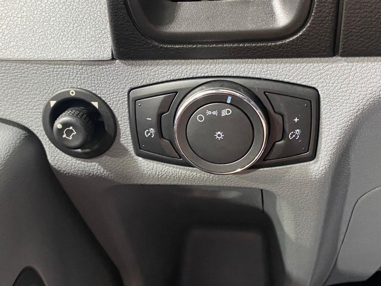 Used 2018 Ford Transit 250 130 Low Roof RWD image 21