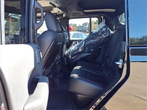 New 2025 Jeep Gladiator Rubicon image 18