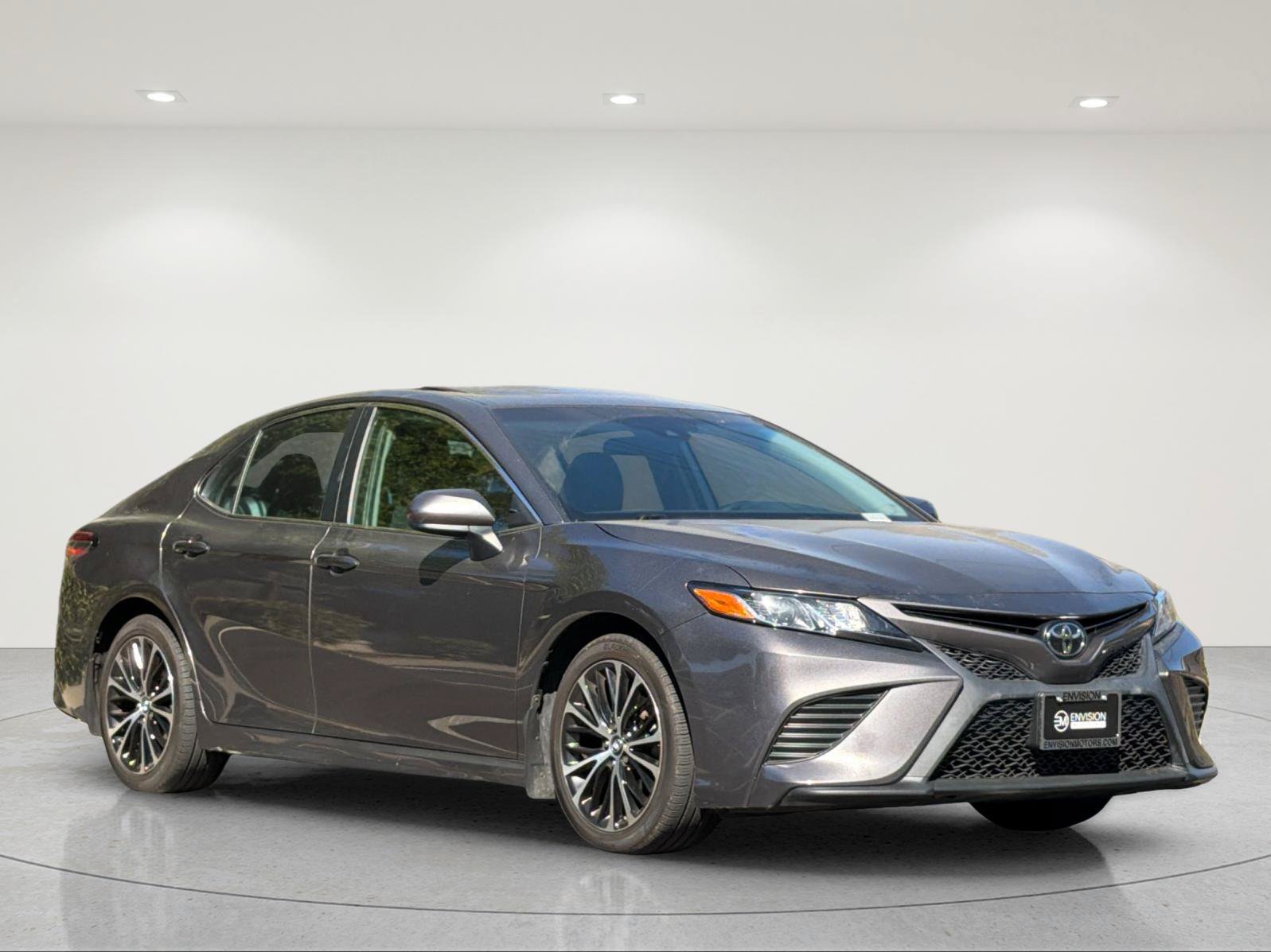 Used 2018 Toyota Camry SE w/ Moonroof Package FWD image 6