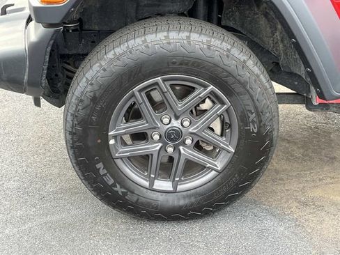 Used 2025 Jeep Wrangler Unlimited Sport AWD/4WD image 11