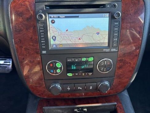 Used 2014 Chevrolet Suburban LTZ image 16