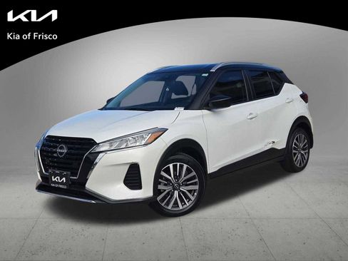 Used 2022 Nissan Kicks SV image 1