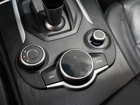 Used 2018 Alfa Romeo Stelvio AWD image 28