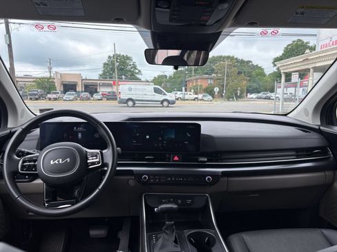 Used 2026 Kia Carnival FWD image 36