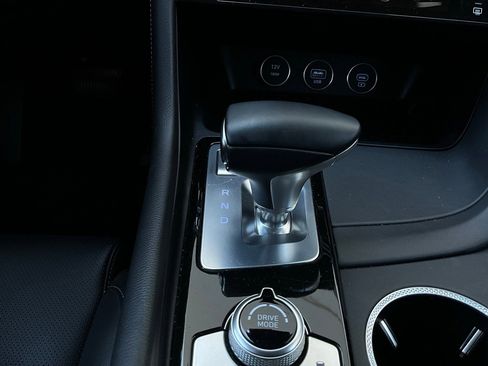 Used 2025 Genesis G70 2.5T image 24