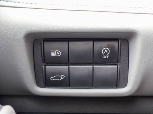 Used 2024 Toyota Highlander XLE AWD/4WD image 21