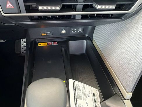 Used 2026 Toyota Camry SE FWD image 29