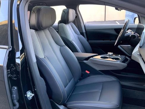 Used 2025 Cadillac Optiq Luxury 1 image 9