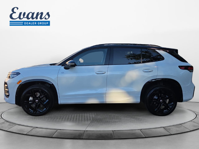 New 2026 Volkswagen Tiguan SE R-Line AWD/4WD image 2