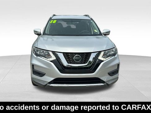 Used 2018 Nissan Rogue SV image 2