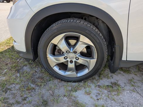 Used 2017 Honda HR-V EX image 9