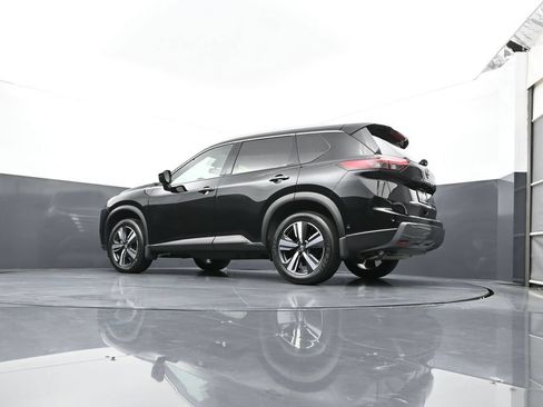 Used 2025 Nissan Rogue SL AWD/4WD image 47