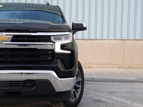 Used 2022 Chevrolet Silverado 1500 LT image 2