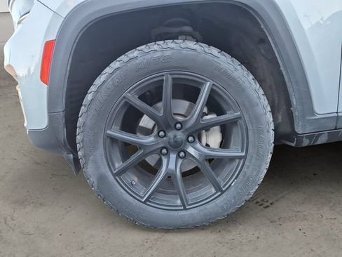 Used 2022 Jeep Grand Cherokee Limited AWD/4WD image 9