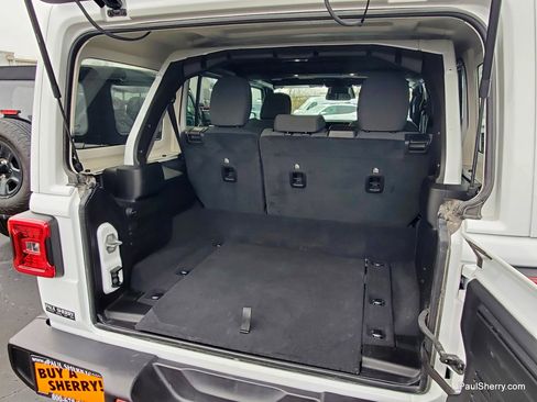 Used 2025 Jeep Wrangler Sahara image 15
