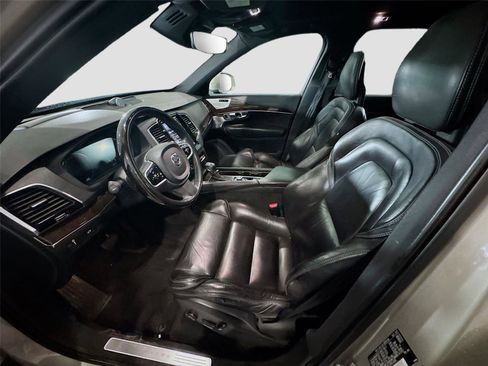 Used 2017 Volvo XC90 T6 Momentum w/ Vision Package image 11