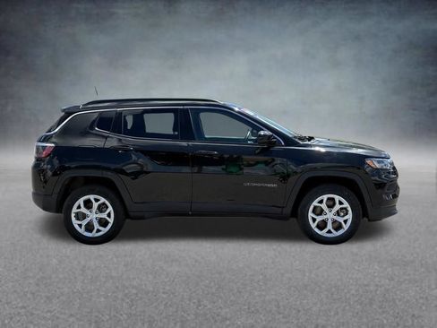 Used 2024 Jeep Compass Latitude AWD/4WD image 7