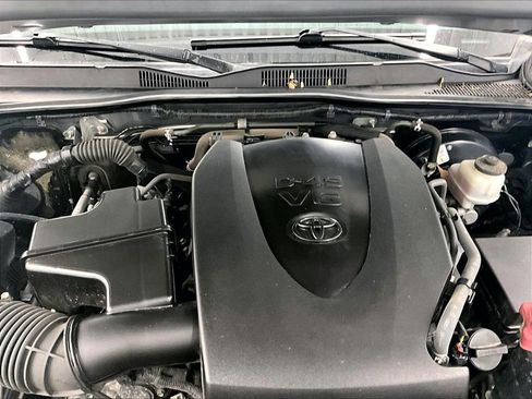 Used 2018 Toyota Tacoma SR5 image 33