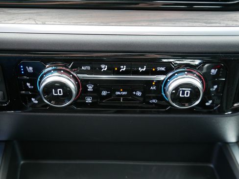 New 2026 GMC Sierra 1500 SLT w/ SLT Convenience Package AWD/4WD image 8